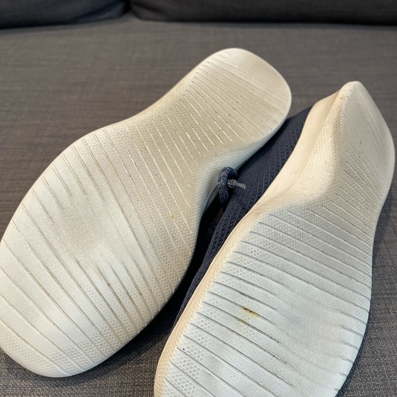 Allbirds Tree Runner in Marine Blue. Size 9 - Picture 5 of 7